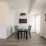 Bright Apartment On Venetian Roofs R&R